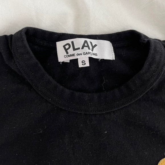 Comme Des Garçons PLAY Black & Gold Heart Patch T-Shirt - Picture 2 of 3